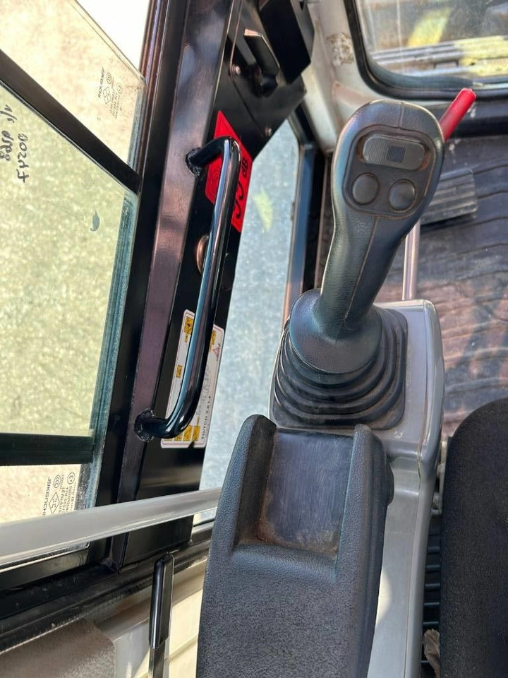 Ekskavator perayap Takeuchi TB 2150 R: gambar 19