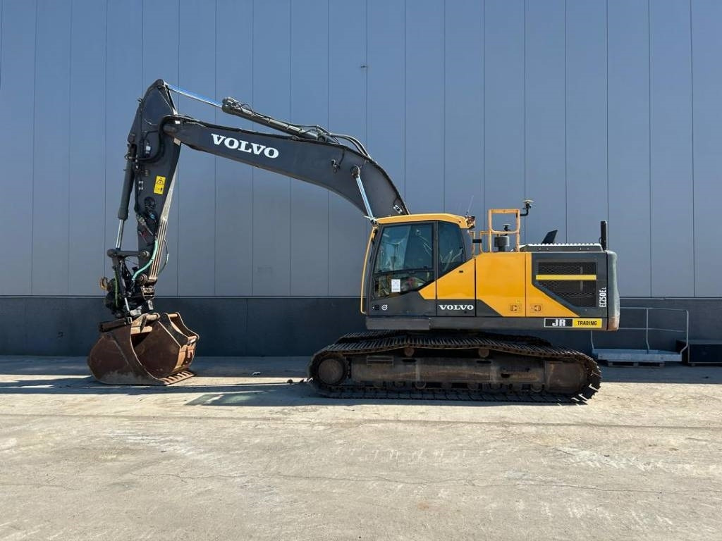 Volvo EC 250 EL (Roto + 3 buckets) - Ekskavator perayap: gambar 1 Volvo EC 250 EL (Roto + 3 buckets) - Ekskavator perayap: gambar 1