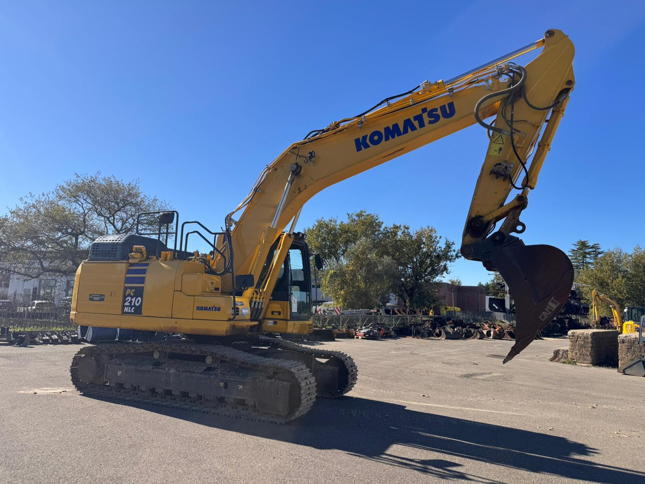 KOMATSU PC210 NLC-11 - Ekskavator: gambar 1 KOMATSU PC210 NLC-11 - Ekskavator: gambar 1