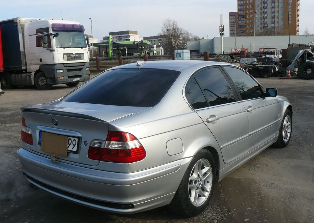 BMW Seria 3 320i - Mobil sedan: gambar 4 BMW Seria 3 320i - Mobil sedan: gambar 4