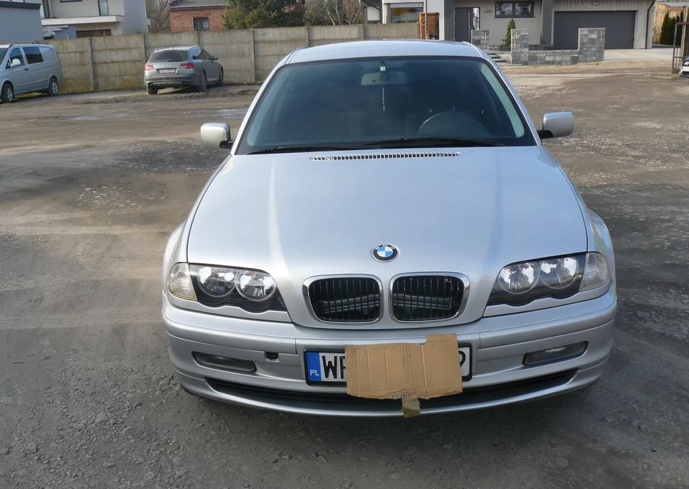 BMW Seria 3 320i - Mobil sedan: gambar 1 BMW Seria 3 320i - Mobil sedan: gambar 1
