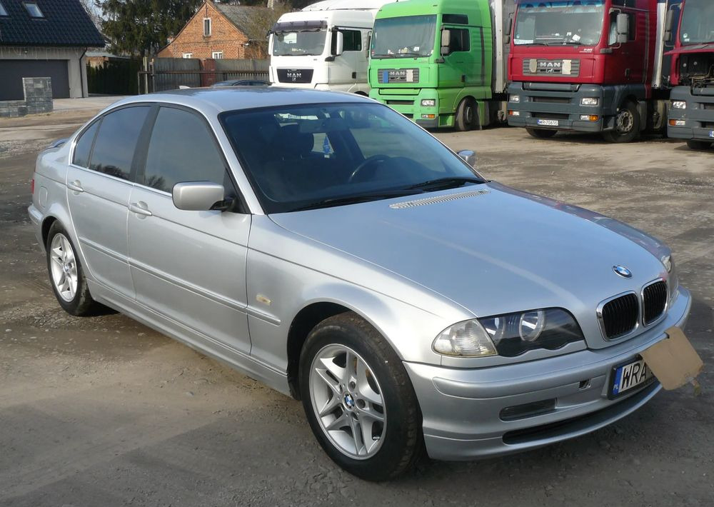 BMW Seria 3 320i - Mobil sedan: gambar 2 BMW Seria 3 320i - Mobil sedan: gambar 2