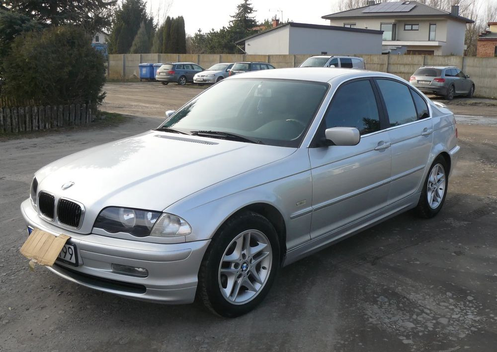 BMW Seria 3 320i - Mobil sedan: gambar 3 BMW Seria 3 320i - Mobil sedan: gambar 3