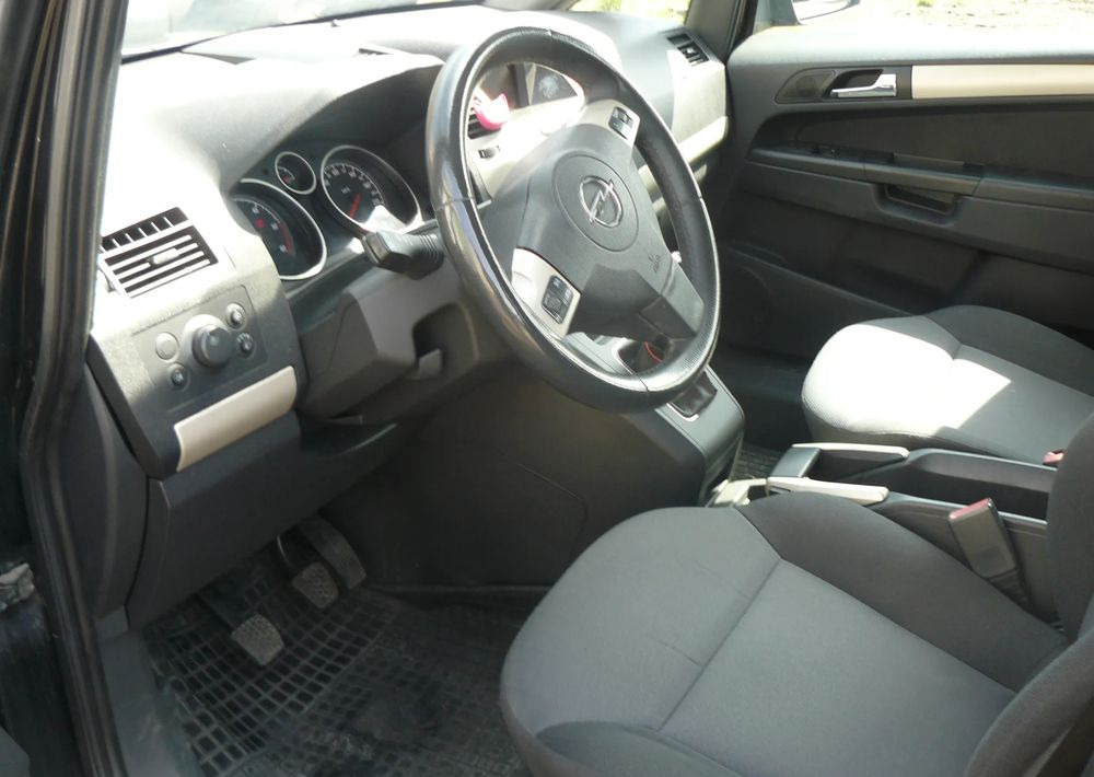 Opel Zafira 1.9 CDTI Cosmo - Mobil SUV: gambar 5 Opel Zafira 1.9 CDTI Cosmo - Mobil SUV: gambar 5