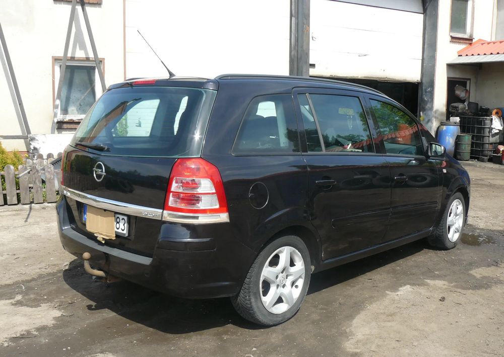 Opel Zafira 1.9 CDTI Cosmo - Mobil SUV: gambar 4 Opel Zafira 1.9 CDTI Cosmo - Mobil SUV: gambar 4