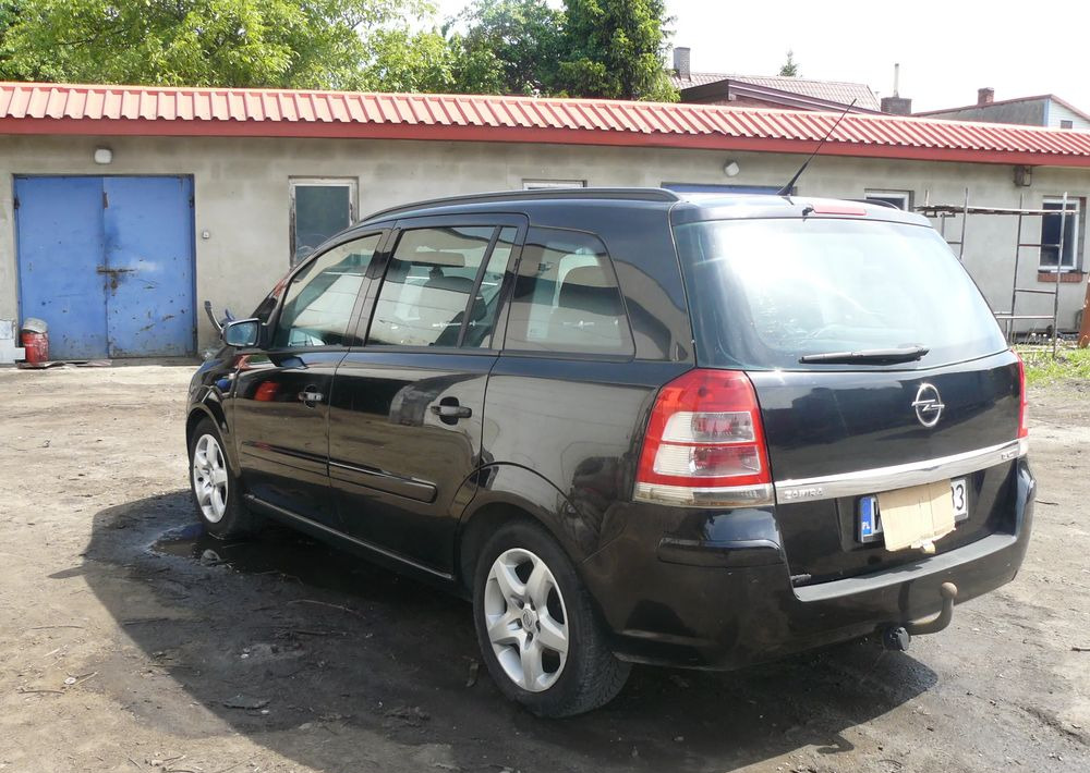 Opel Zafira 1.9 CDTI Cosmo - Mobil SUV: gambar 3 Opel Zafira 1.9 CDTI Cosmo - Mobil SUV: gambar 3