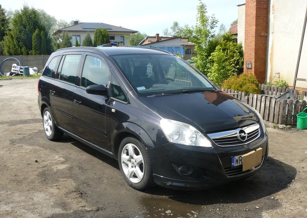 Opel Zafira 1.9 CDTI Cosmo - Mobil SUV: gambar 2 Opel Zafira 1.9 CDTI Cosmo - Mobil SUV: gambar 2