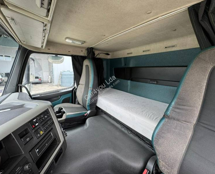 Truk pengangkut mobil Volvo FM: gambar 17