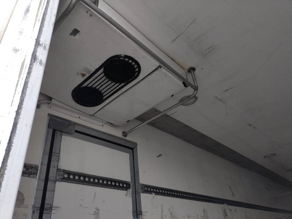 Mercedes-Benz Axor 1829 thermo king kone, 8,35m kori - Truk berpendingin: gambar 5 Mercedes-Benz Axor 1829 thermo king kone, 8,35m kori - Truk berpendingin: gambar 5