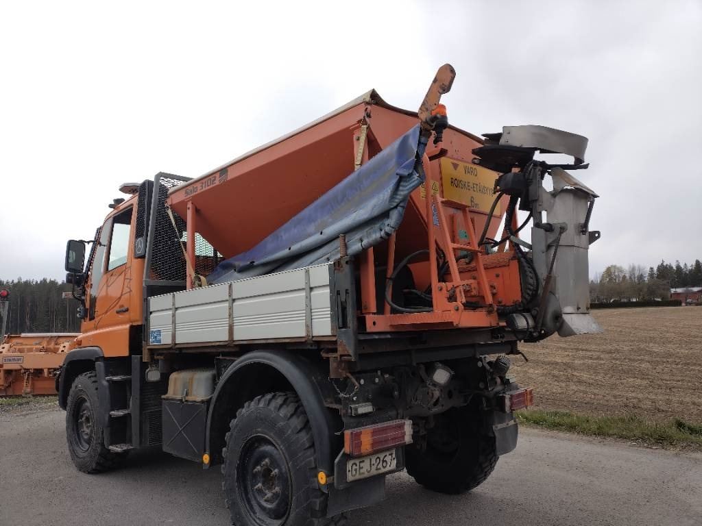 Mercedes-Benz Unimog ,hiekoitin,aura,kippilava - Truk bajak salju: gambar 4 Mercedes-Benz Unimog ,hiekoitin,aura,kippilava - Truk bajak salju: gambar 4