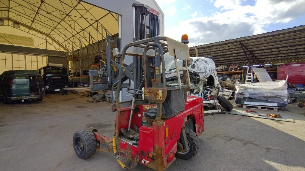 Moffett M4 25.4 ajoneuvotrukki - Forklift yang dipasang di truk: gambar 2 Moffett M4 25.4 ajoneuvotrukki - Forklift yang dipasang di truk: gambar 2