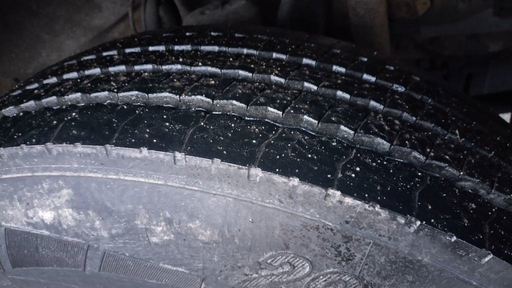 Scania P94 kokosivuaukeva kori+pl-nostin  - Truk box: gambar 3 Scania P94 kokosivuaukeva kori+pl-nostin  - Truk box: gambar 3