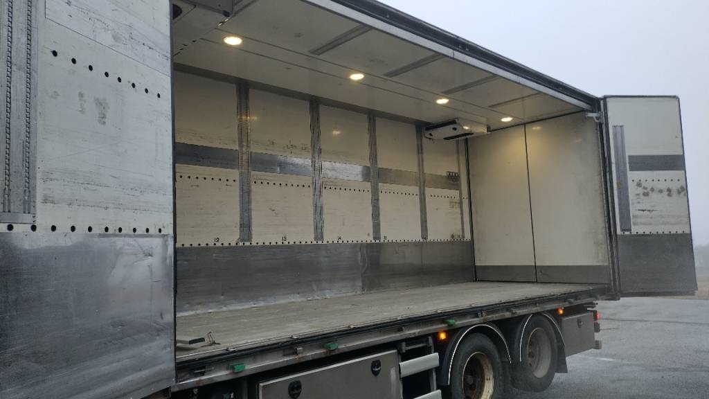 Scania R520 6x2 kokosivuauk kori, thermoking kone - Truk berpendingin: gambar 5 Scania R520 6x2 kokosivuauk kori, thermoking kone - Truk berpendingin: gambar 5