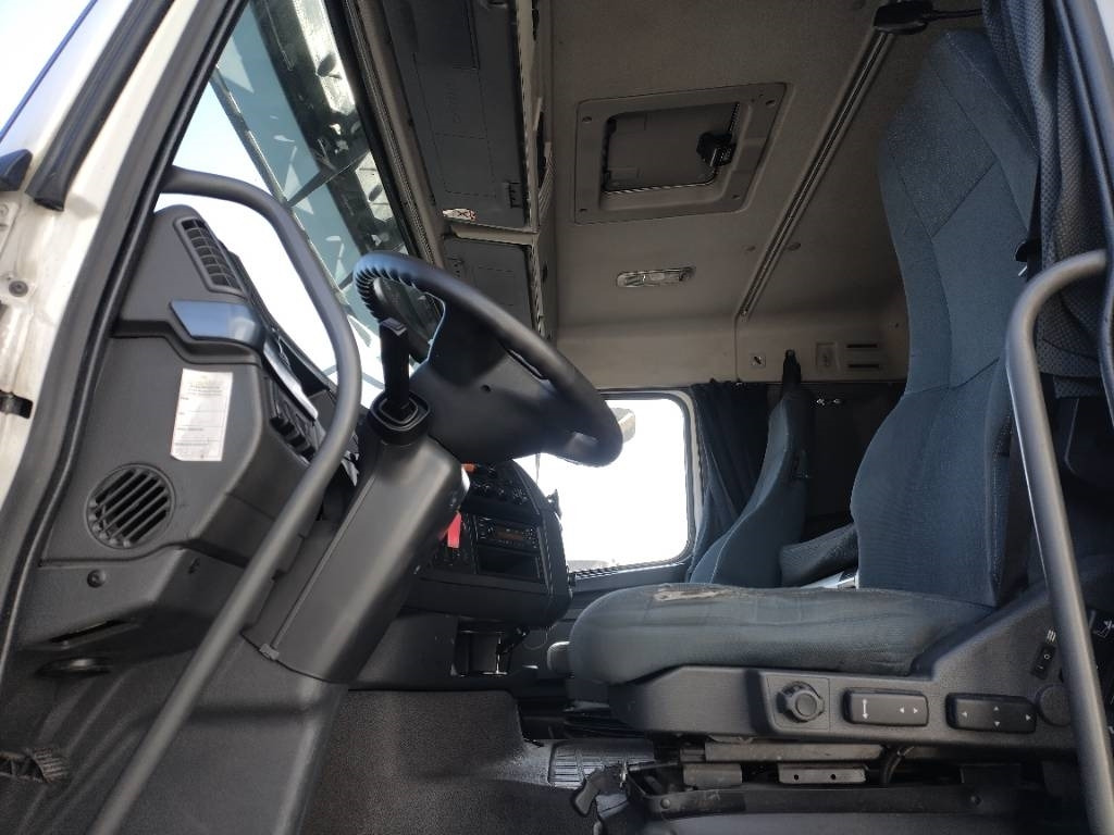 Volvo FH460 6x2 veturi kääntyvä teli - Tractor head: gambar 4 Volvo FH460 6x2 veturi kääntyvä teli - Tractor head: gambar 4