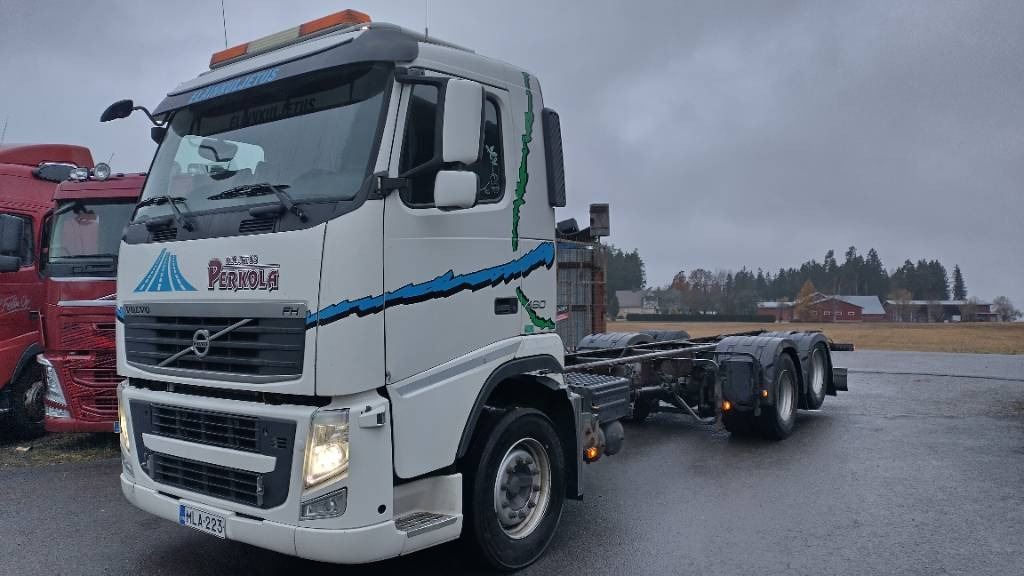 Volvo FH13 6x2 alusta, manuaalivaihteisto - Truk sasis: gambar 1 Volvo FH13 6x2 alusta, manuaalivaihteisto - Truk sasis: gambar 1