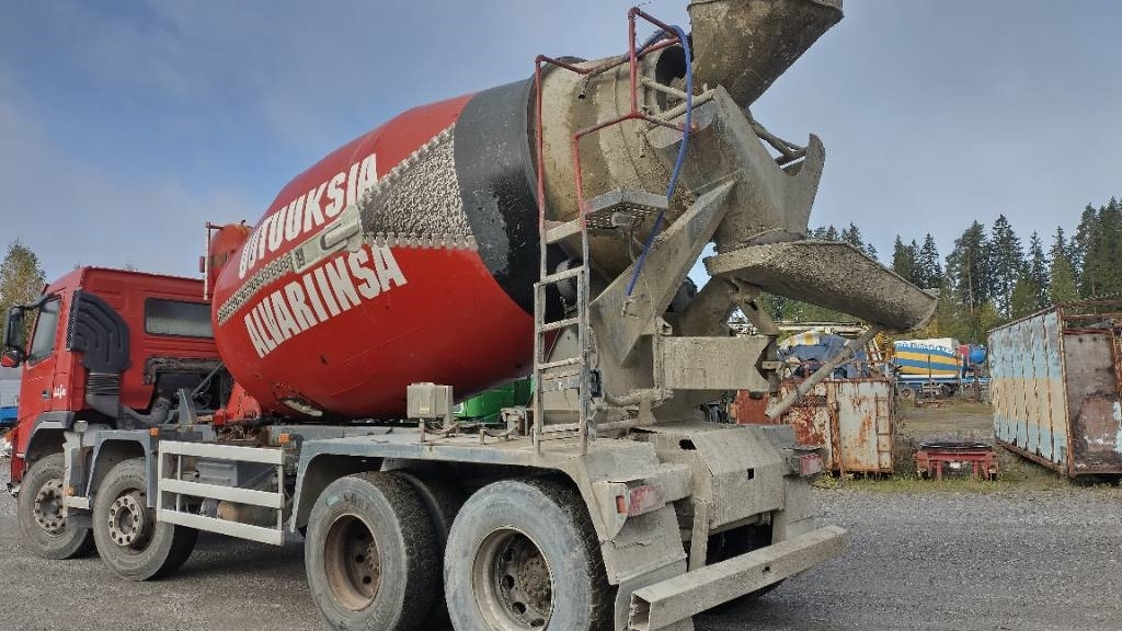 Volvo FM9 8x4 full steel,manual, mixer - Truk tangki: gambar 3 Volvo FM9 8x4 full steel,manual, mixer - Truk tangki: gambar 3