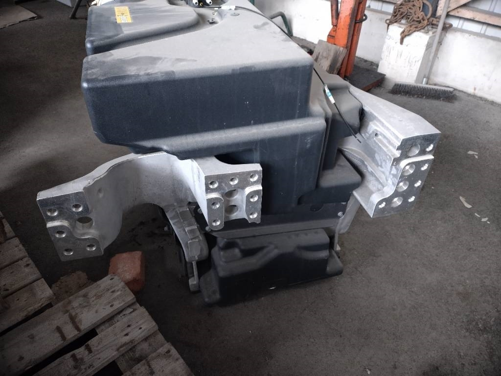 Volvo Polttoaine tankki 2+2 - Bingkai/ Sasis untuk Truk: gambar 4 Volvo Polttoaine tankki 2+2 - Bingkai/ Sasis untuk Truk: gambar 4