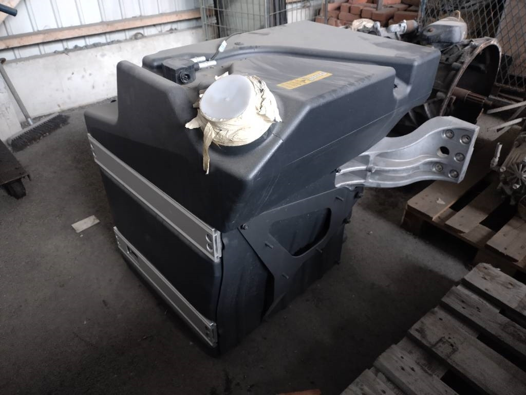 Volvo Polttoaine tankki 2+2 - Bingkai/ Sasis untuk Truk: gambar 2 Volvo Polttoaine tankki 2+2 - Bingkai/ Sasis untuk Truk: gambar 2
