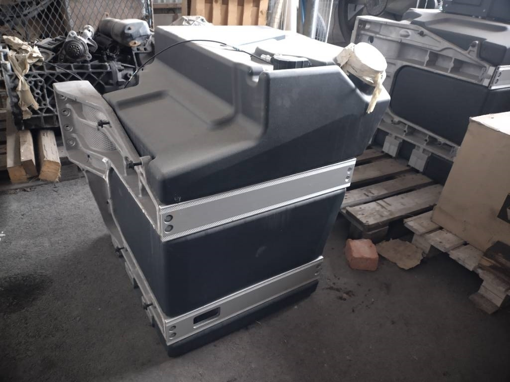Volvo Polttoaine tankki 2+2 - Bingkai/ Sasis untuk Truk: gambar 1 Volvo Polttoaine tankki 2+2 - Bingkai/ Sasis untuk Truk: gambar 1