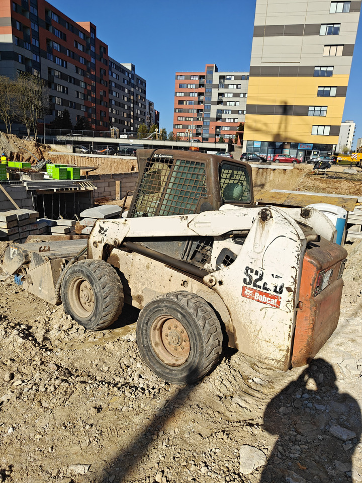 BOBCAT S220 - Skid steer: gambar 1 BOBCAT S220 - Skid steer: gambar 1