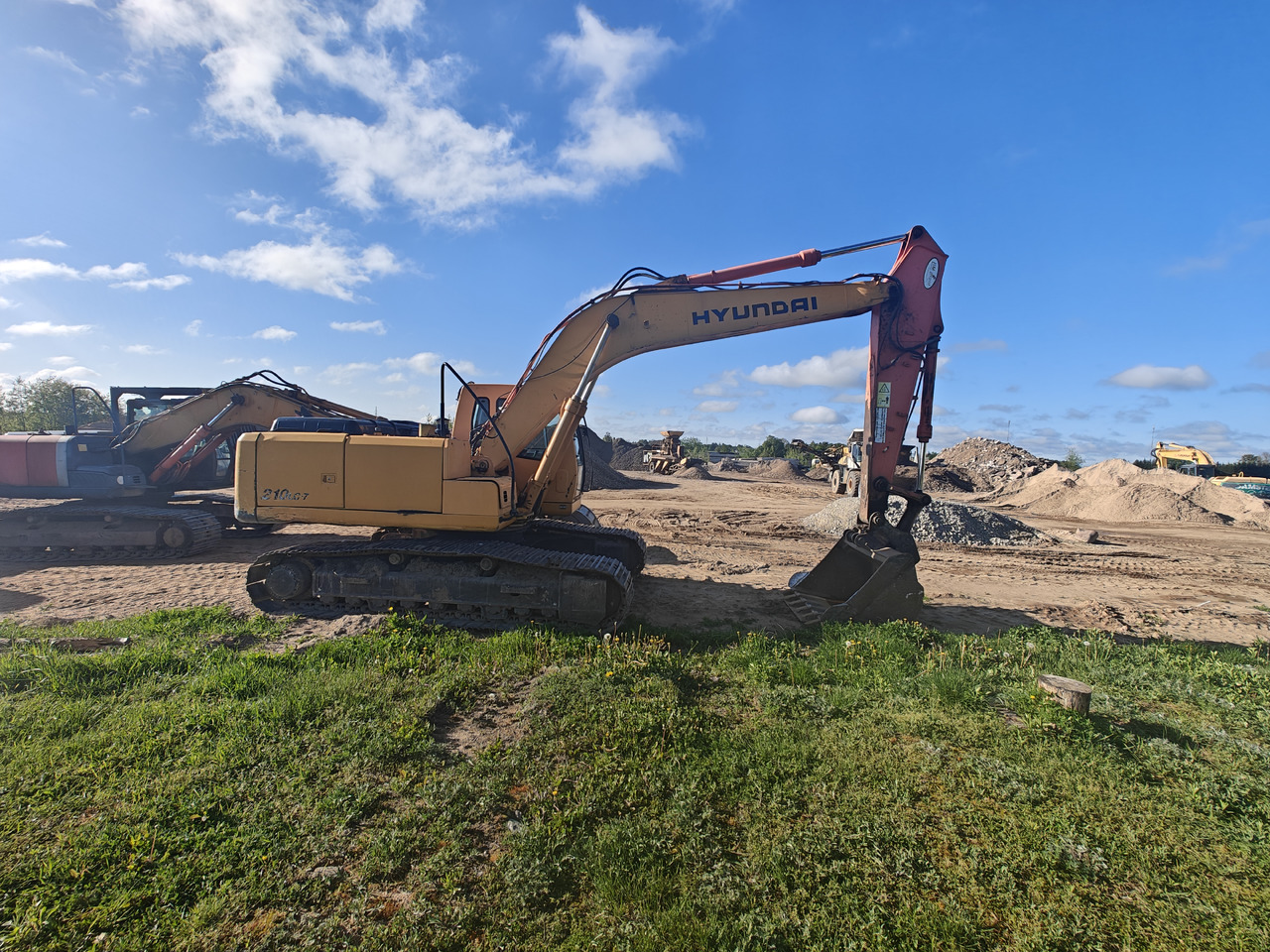 Hyundai Robex 210LC-7 - Ekskavator perayap: gambar 2 Hyundai Robex 210LC-7 - Ekskavator perayap: gambar 2