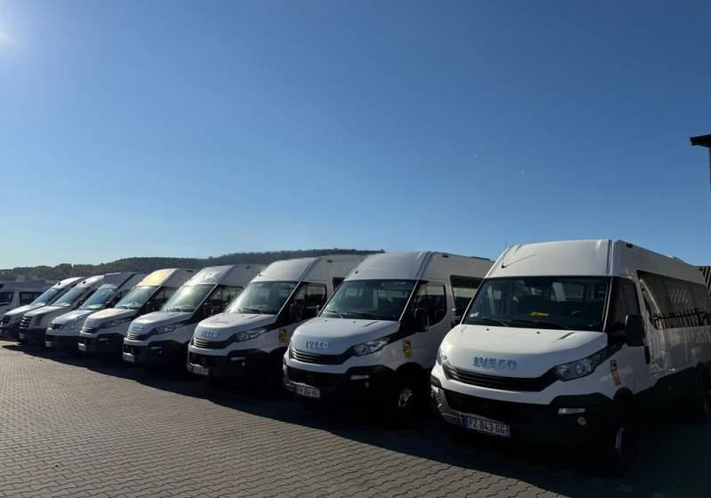 Iveco DAILY / CRAFTER / SPRINTER / WING / 23 MIEJSCA - Bus mini, Van penumpang: gambar 1 Iveco DAILY / CRAFTER / SPRINTER / WING / 23 MIEJSCA - Bus mini, Van penumpang: gambar 1