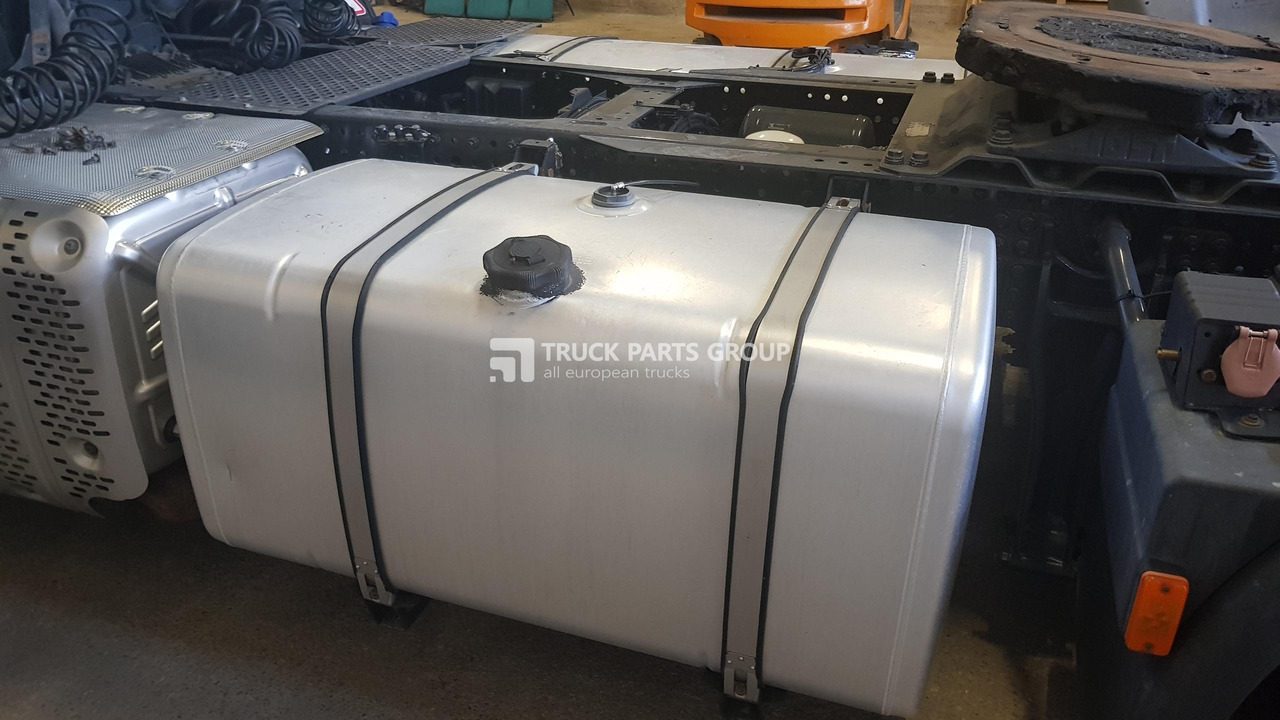 IVECO IVECO STRALIS EURO6 emission fuel tanks, reservoirs with mountings brackets 700l + 480l left + right fuel tanks set 5801312015, 41042847 - Tangki bahan bakar untuk Truk: gambar 4 IVECO IVECO STRALIS EURO6 emission fuel tanks, reservoirs with mountings brackets 700l + 480l left + right fuel tanks set 5801312015, 41042847 - Tangki bahan bakar untuk Truk: gambar 4