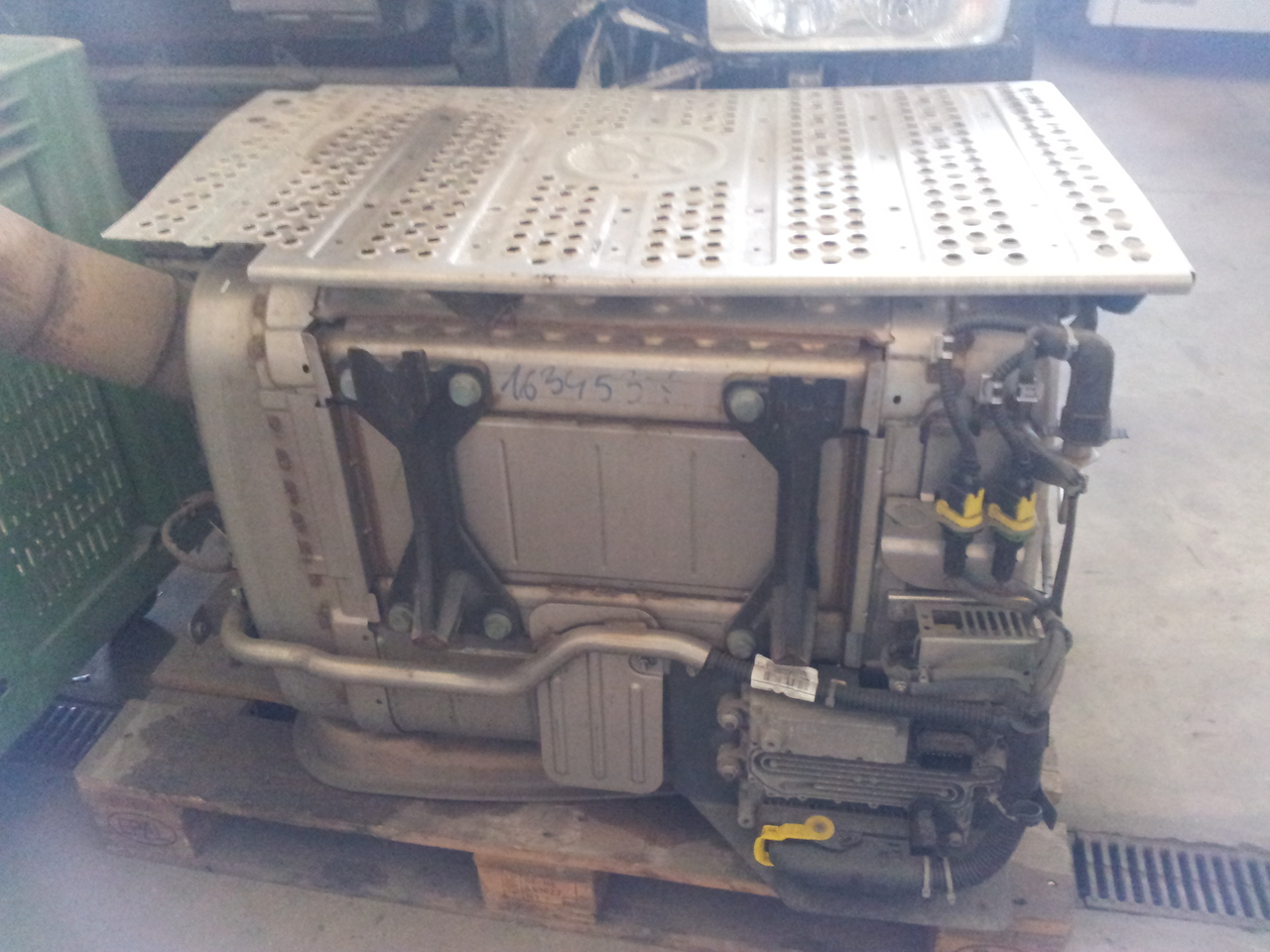 MERCEDES-BENZ Actros , EURO5, EURO6, exhaust after treatment, silencer, 006490 catalyst - Konverter katalitik untuk Truk: gambar 1 MERCEDES-BENZ Actros , EURO5, EURO6, exhaust after treatment, silencer, 006490 catalyst - Konverter katalitik untuk Truk: gambar 1