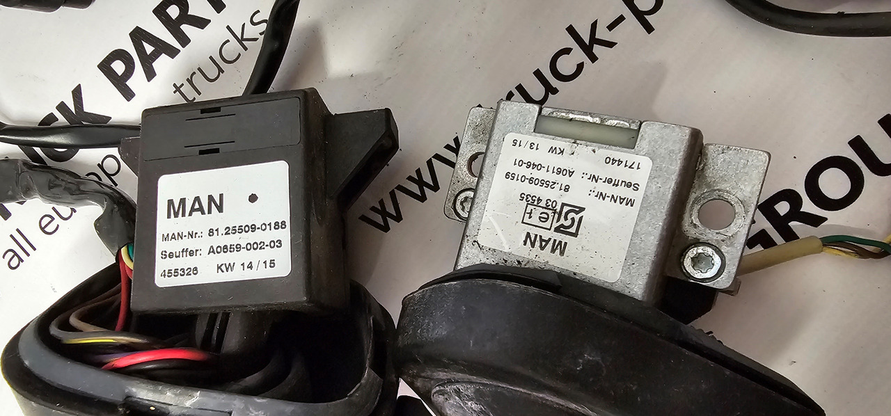 MAN MAN TGX / TGS EURO6 steering controllers set, driving position buttons, steering column switch, steering stalk 81255016035, 81464306026, 81258056006, 81255090159, 81255090188, 81259370064, 81258056005 - Suku cadang untuk Truk: gambar 3 MAN MAN TGX / TGS EURO6 steering controllers set, driving position buttons, steering column switch, steering stalk 81255016035, 81464306026, 81258056006, 81255090159, 81255090188, 81259370064, 81258056005 - Suku cadang untuk Truk: gambar 3