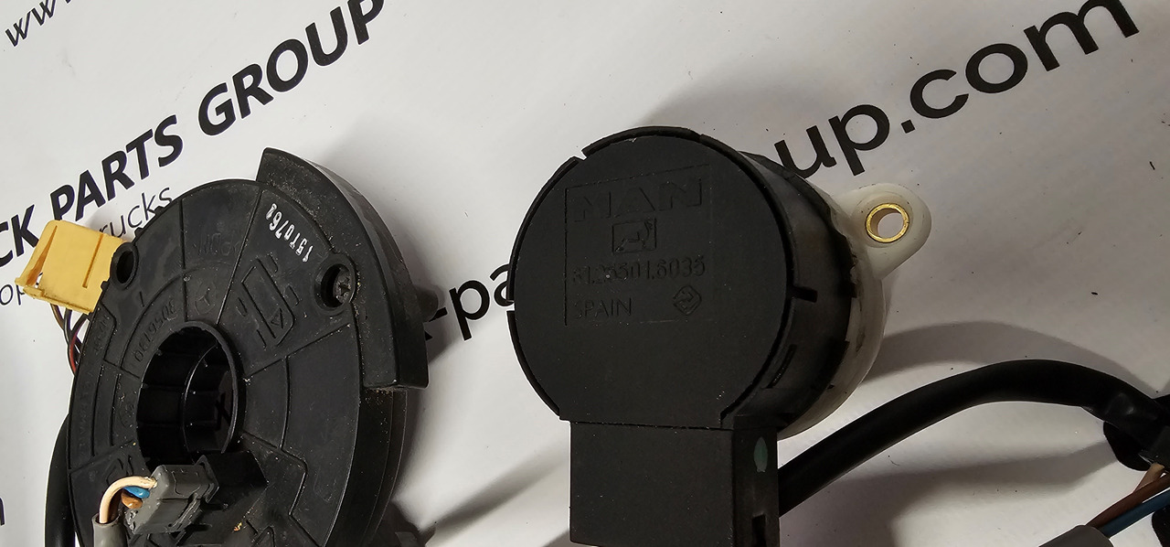 Suku cadang untuk Truk baru MAN MAN TGX / TGS EURO6 steering controllers set, driving position buttons, steering column switch, steering stalk 81255016035, 81464306026, 81258056006, 81255090159, 81255090188, 81259370064, 81258056005: gambar 6 Suku cadang untuk Truk baru MAN MAN TGX / TGS EURO6 steering controllers set, driving position buttons, steering column switch, steering stalk 81255016035, 81464306026, 81258056006, 81255090159, 81255090188, 81259370064, 81258056005: gambar 6