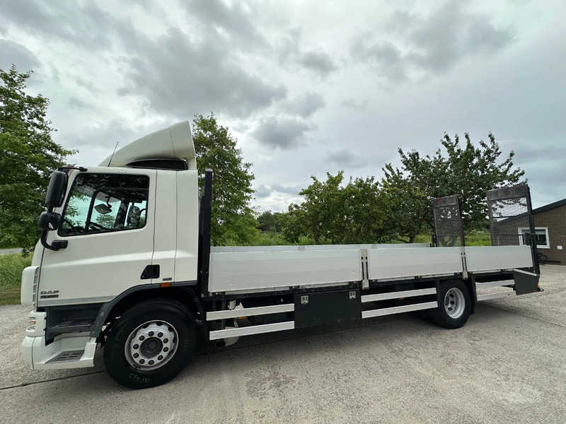 DAF CF 75.250 / NL TRUCK / EURO 5 / 4X2 / HYDRAULIC RAMPS / FULL AIR - Truk pengangkut mobil: gambar 4 DAF CF 75.250 / NL TRUCK / EURO 5 / 4X2 / HYDRAULIC RAMPS / FULL AIR - Truk pengangkut mobil: gambar 4