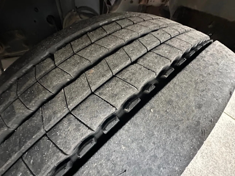 MAN TGM 18.280 / NL TRUCK / EURO 4 / CLIMA / DOORS+LIFT+SIDE DOOR / CARRIER FRIGO (print broken!) - Truk berpendingin: gambar 5 MAN TGM 18.280 / NL TRUCK / EURO 4 / CLIMA / DOORS+LIFT+SIDE DOOR / CARRIER FRIGO (print broken!) - Truk berpendingin: gambar 5