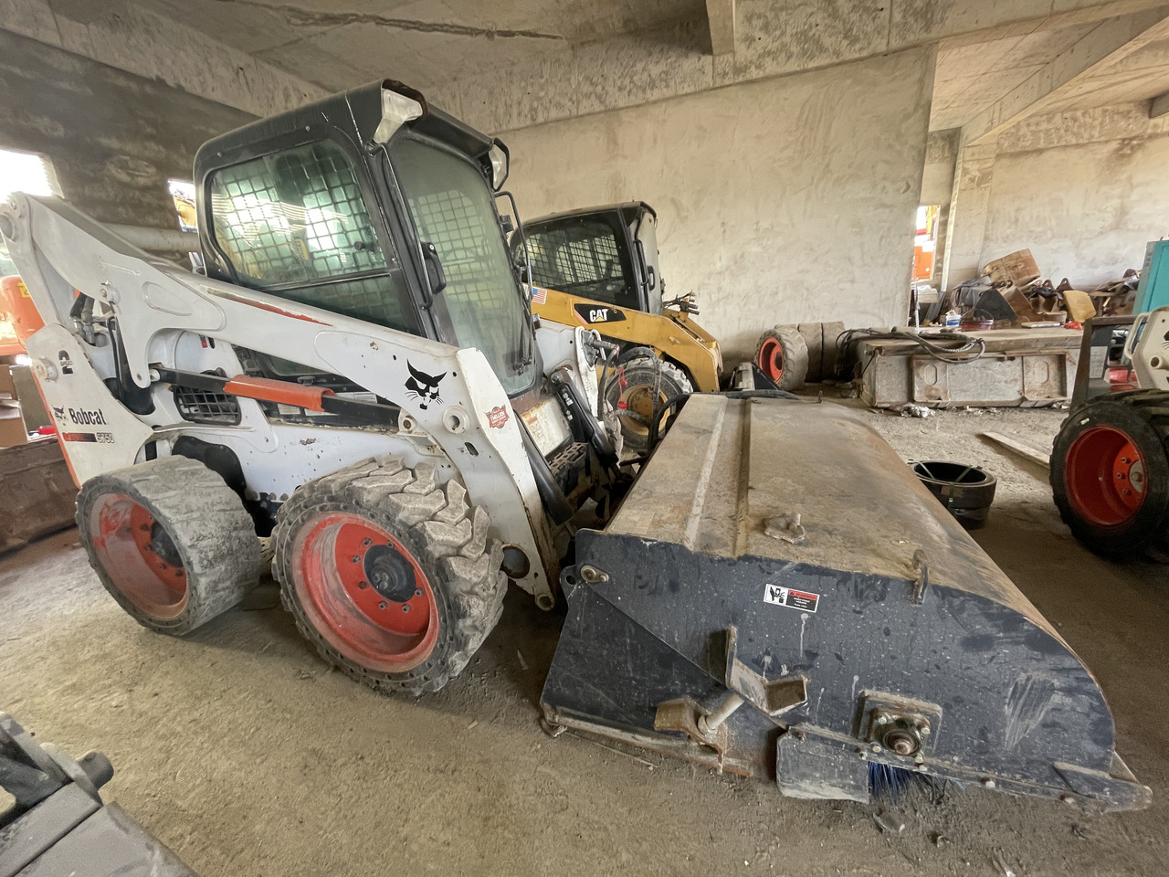 Bobcat S750 - Skid steer: gambar 1 Bobcat S750 - Skid steer: gambar 1