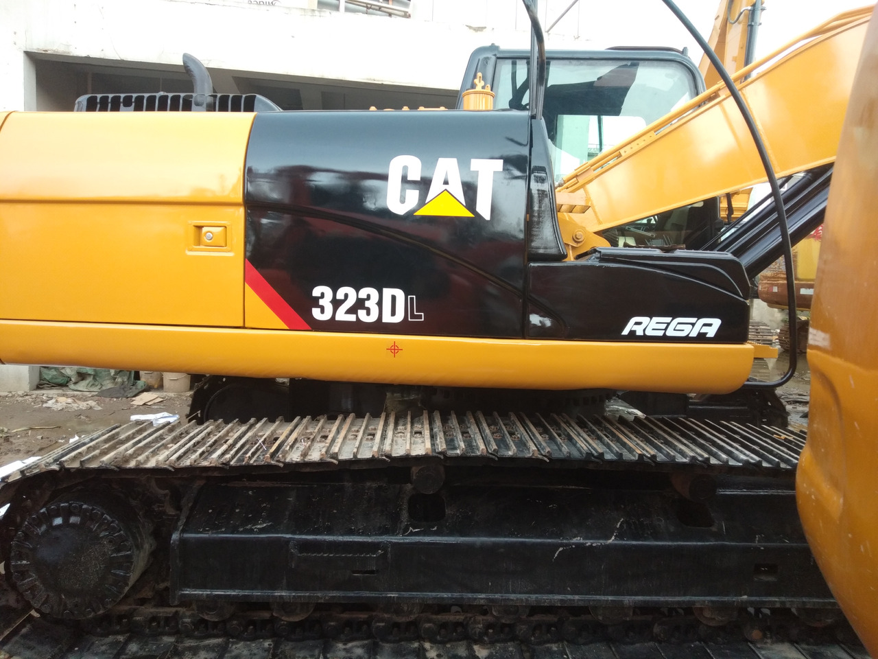 CATERPILLAR 323DL - Ekskavator perayap: gambar 1 CATERPILLAR 323DL - Ekskavator perayap: gambar 1