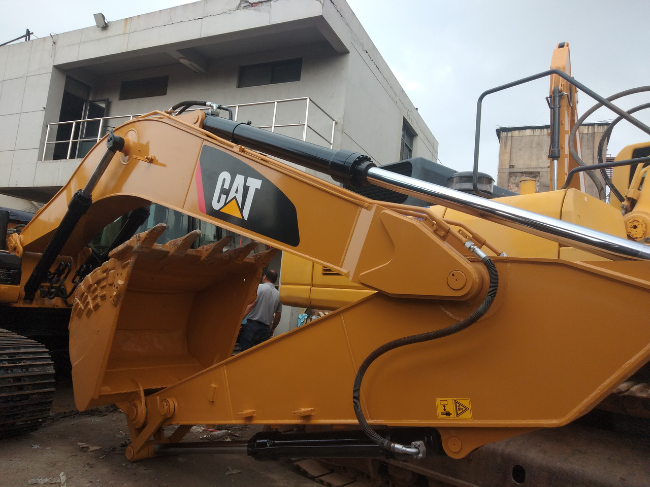 CATERPILLAR 323DL - Ekskavator perayap: gambar 5 CATERPILLAR 323DL - Ekskavator perayap: gambar 5