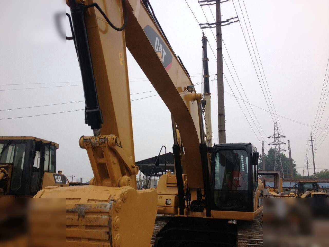 CATERPILLAR 325DL - Ekskavator perayap: gambar 3 CATERPILLAR 325DL - Ekskavator perayap: gambar 3