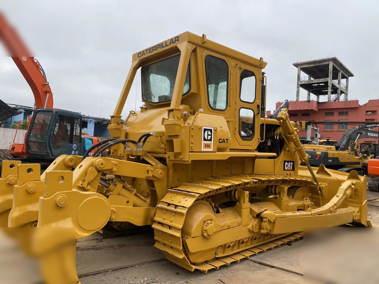 CATERPILLAR D8K - Bulldozer: gambar 1 CATERPILLAR D8K - Bulldozer: gambar 1