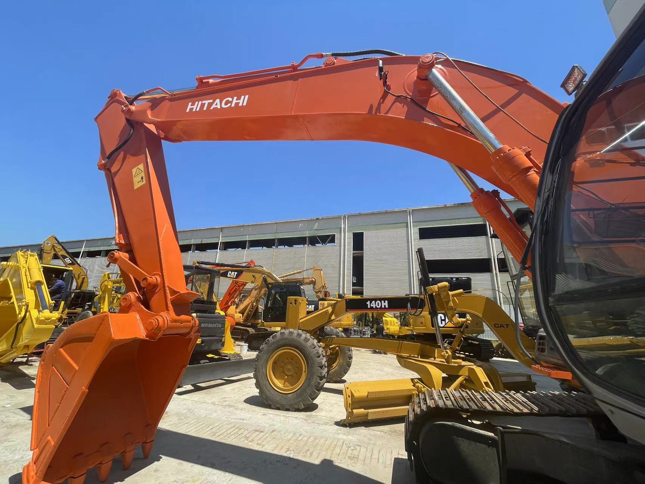 HITACHI ZX200 - Ekskavator perayap: gambar 4 HITACHI ZX200 - Ekskavator perayap: gambar 4