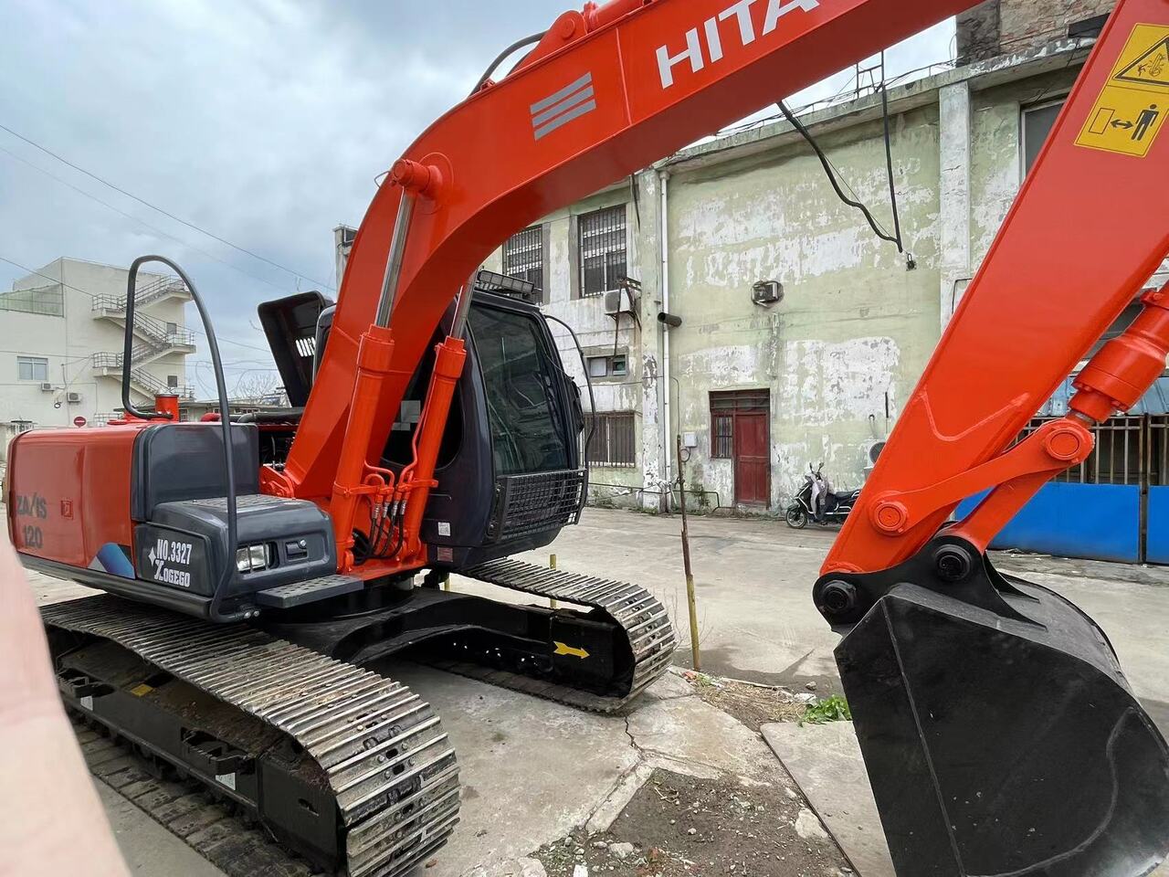 HITACHI zaxis120 - Ekskavator perayap: gambar 1 HITACHI zaxis120 - Ekskavator perayap: gambar 1