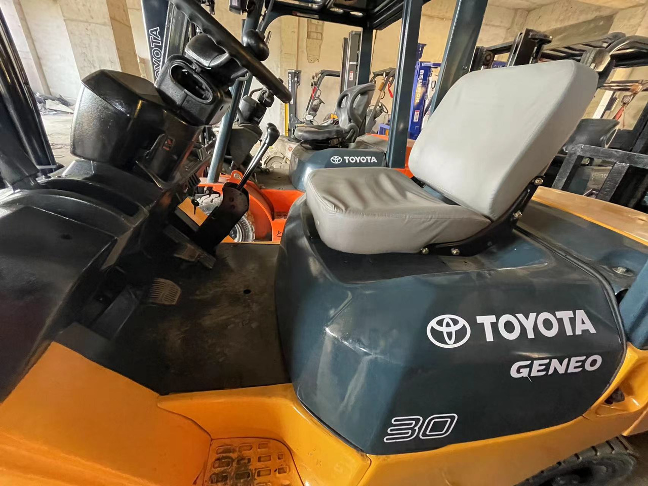 TOYOTA 62-7FD30 - Peralatan konstruksi: gambar 5 TOYOTA 62-7FD30 - Peralatan konstruksi: gambar 5