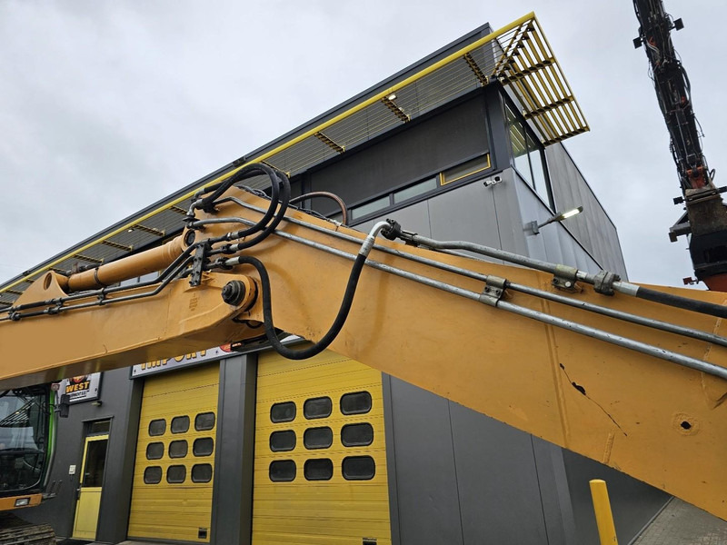 Ekskavator perayap Liebherr R934C: gambar 18 Ekskavator perayap Liebherr R934C: gambar 18