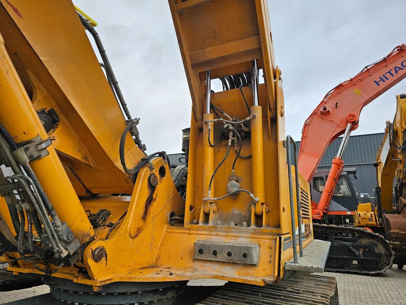 Ekskavator perayap Liebherr R934C: gambar 14 Ekskavator perayap Liebherr R934C: gambar 14