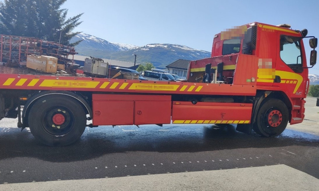 DAF LF 320 - Mobil derek: gambar 2 DAF LF 320 - Mobil derek: gambar 2