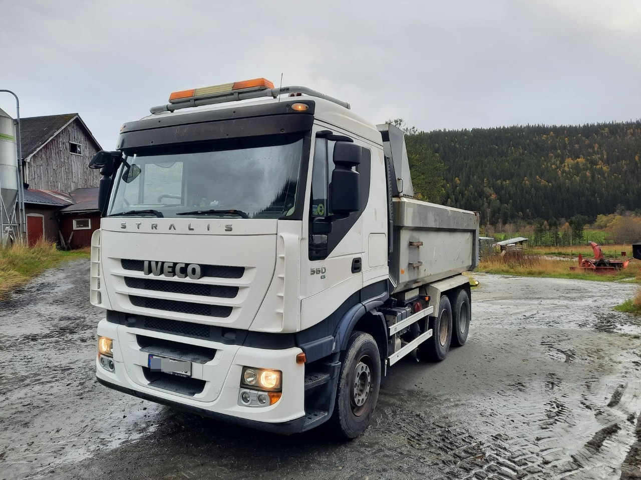 IVECO Stralis 560 - Truk jungkit: gambar 1 IVECO Stralis 560 - Truk jungkit: gambar 1