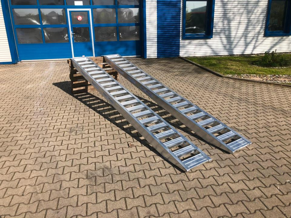 Alurampen Satz 4m 4000KG Minibagger Minilader Quad Auffahrrampe *INKL.19% MWST* - Memuat ramp: gambar 4 Alurampen Satz 4m 4000KG Minibagger Minilader Quad Auffahrrampe *INKL.19% MWST* - Memuat ramp: gambar 4