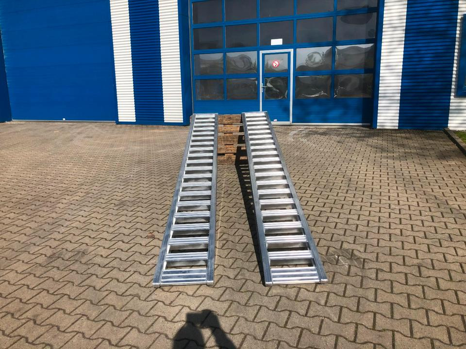 Alurampen Satz 4m 4000KG Minibagger Minilader Quad Auffahrrampe *INKL.19% MWST* - Memuat ramp: gambar 3 Alurampen Satz 4m 4000KG Minibagger Minilader Quad Auffahrrampe *INKL.19% MWST* - Memuat ramp: gambar 3