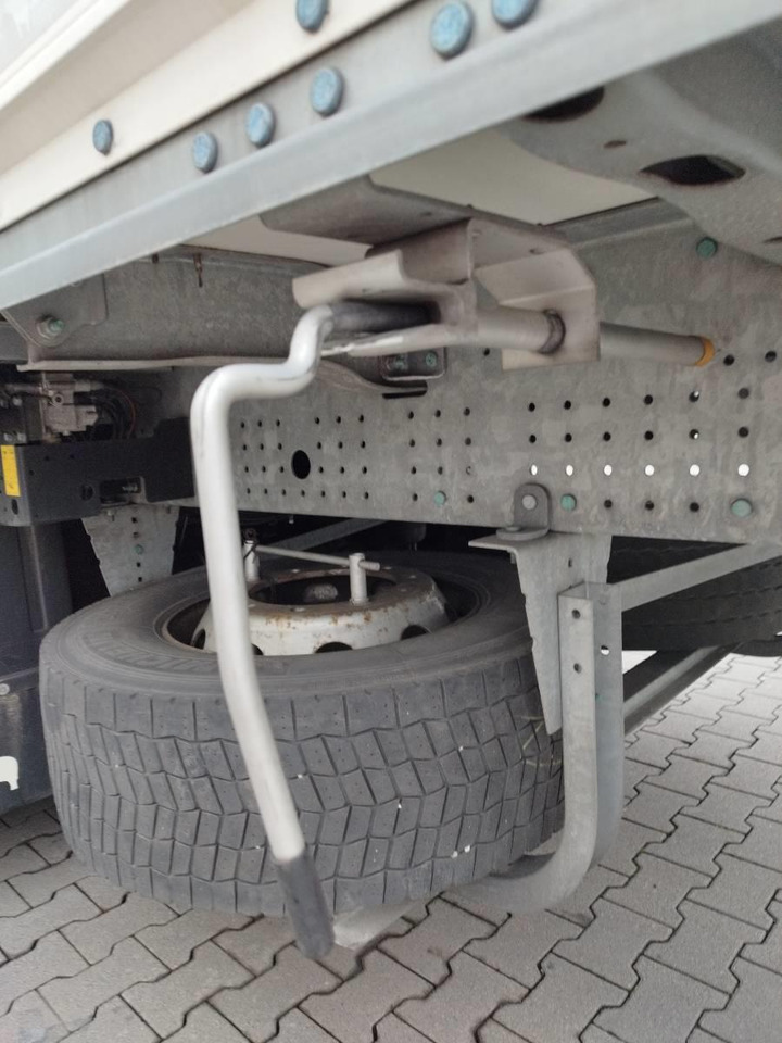 Schmitz Cargobull 3 axles xLiftachse - Semi-trailer isotermal: gambar 4 Schmitz Cargobull 3 axles xLiftachse - Semi-trailer isotermal: gambar 4