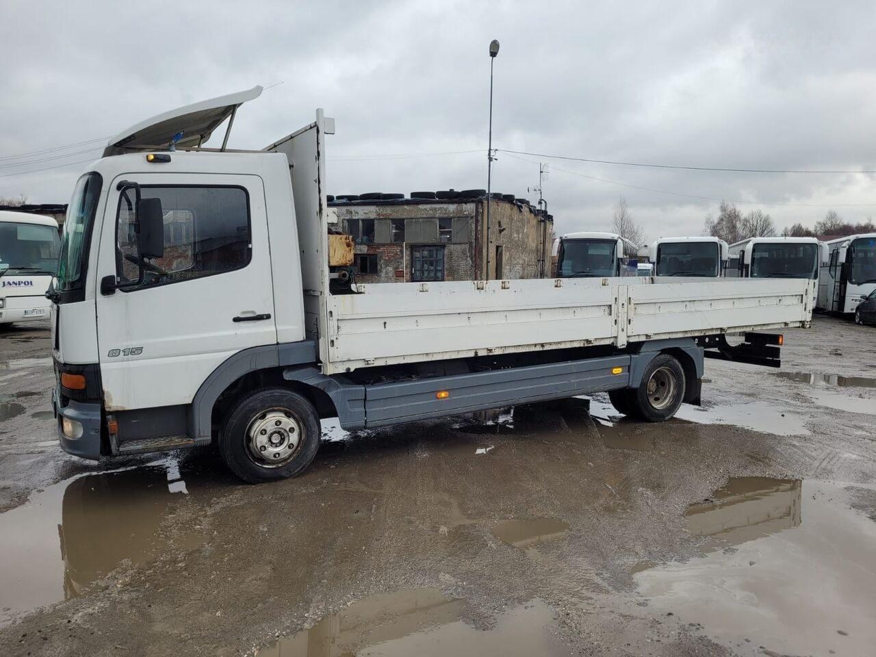 Mercedes-Benz Atego 815 - Truk flatbed: gambar 2 Mercedes-Benz Atego 815 - Truk flatbed: gambar 2