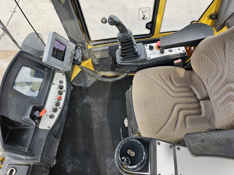 Pemadat BOMAG BW213DH-4 BVC: gambar 8 Pemadat BOMAG BW213DH-4 BVC: gambar 8