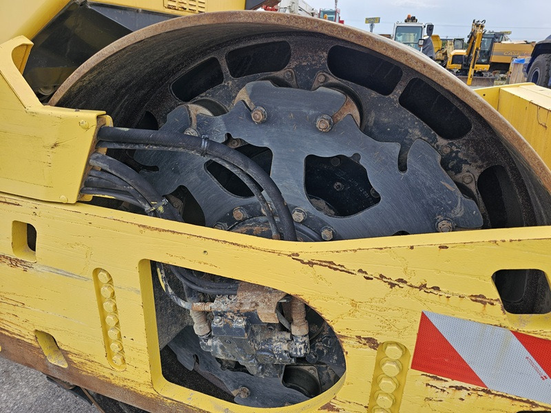 Pemadat BOMAG BW213DH-4 BVC: gambar 16 Pemadat BOMAG BW213DH-4 BVC: gambar 16